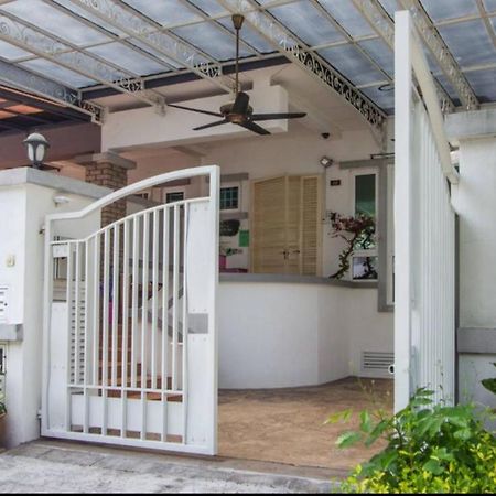 Nautilus Bay Home Inn George Town Exterior foto