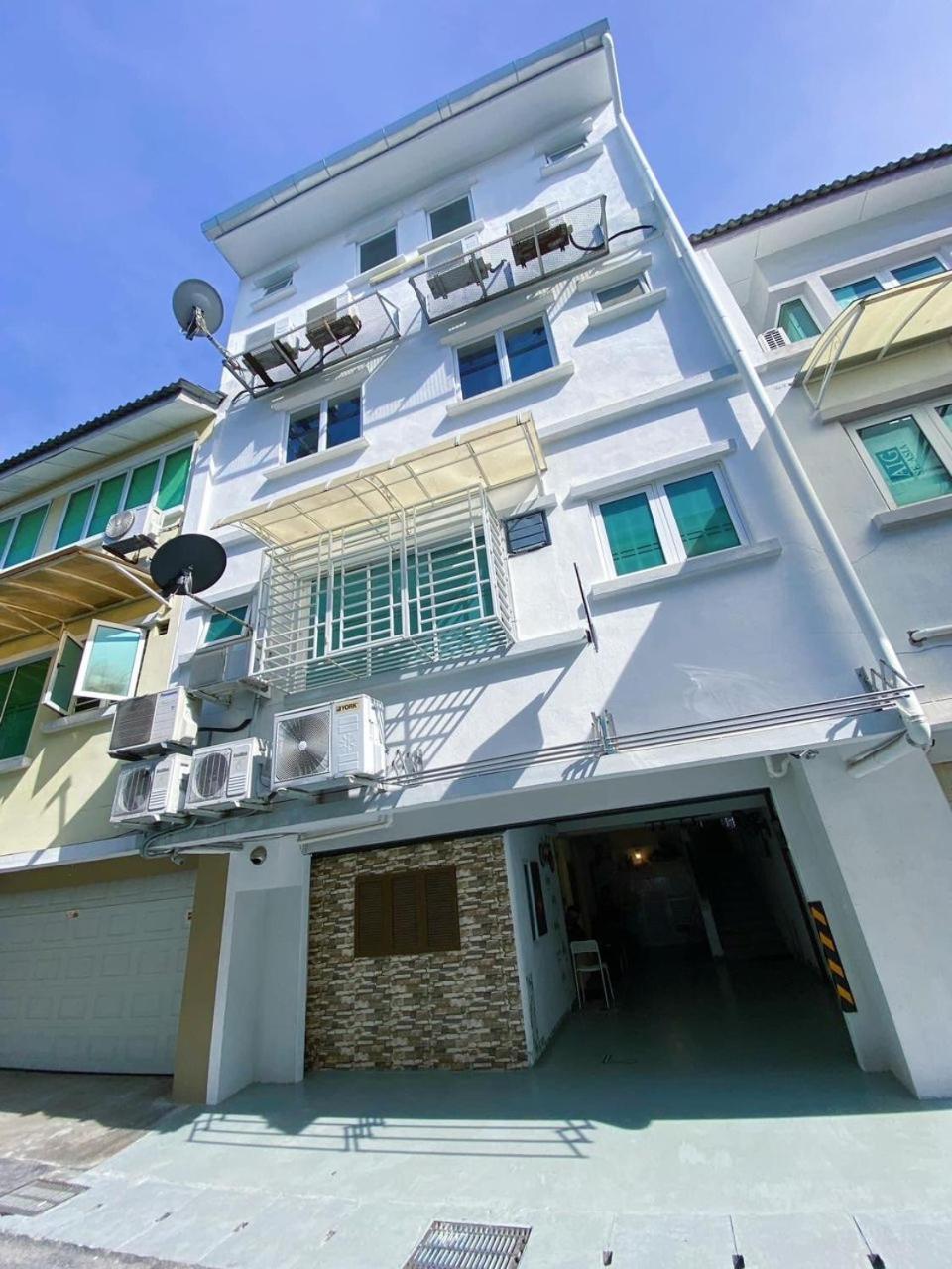 Nautilus Bay Home Inn George Town Exterior foto