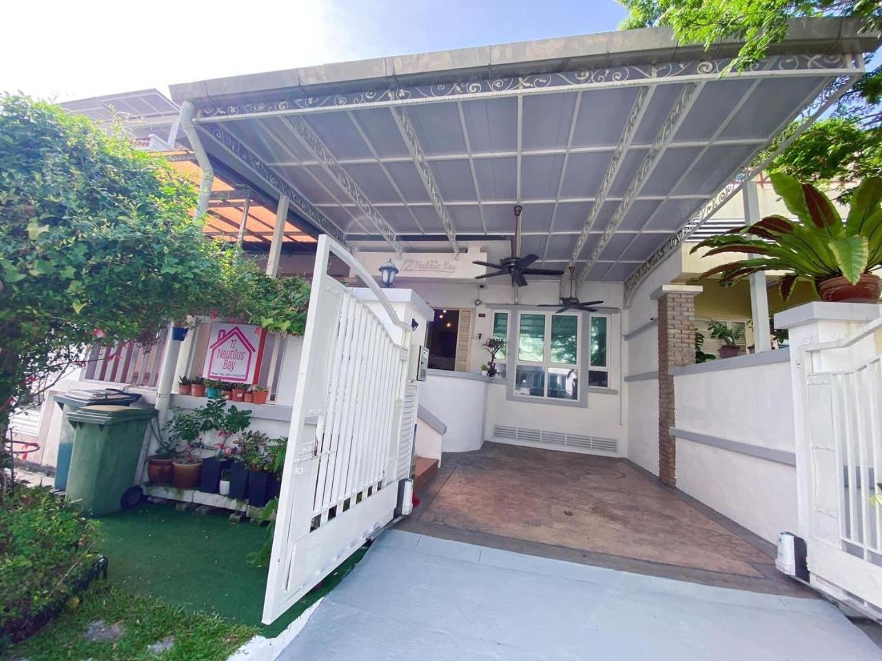 Nautilus Bay Home Inn George Town Exterior foto